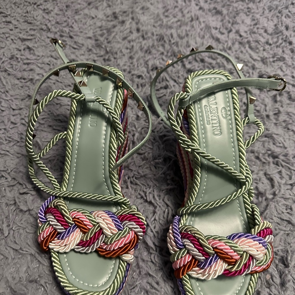 Valentino plataform size 37/7 NEVER USED